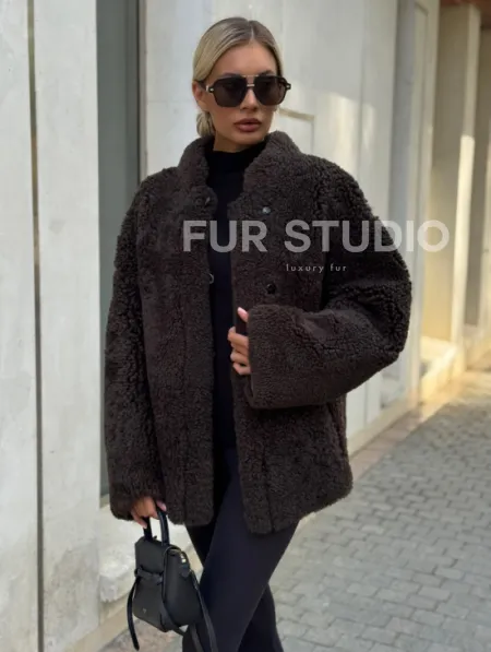 Двусторонняя коричневая дубленка из овчины - фото 0