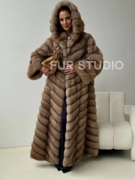Длинная шуба из меха куницы с капюшоном - фото 4