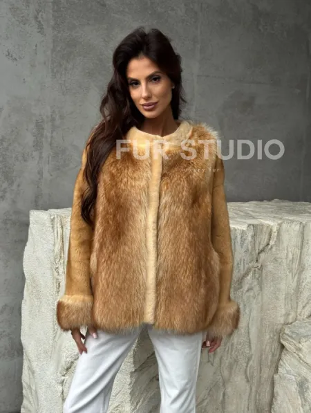 Норковый жакет с отделкой из меха енота - фото 10