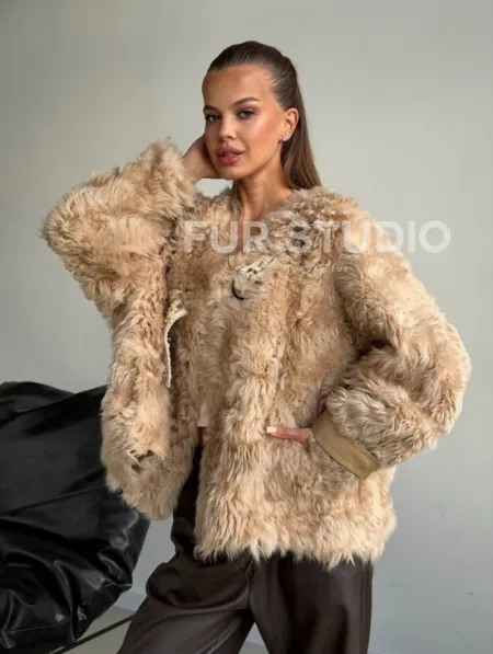 Короткая куртка из овчины - фото 12