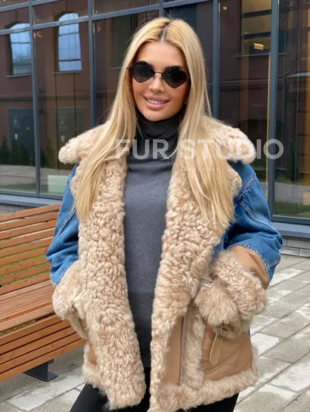 Куртка джинсовая с отделкой из натуральной овчины - фото 4