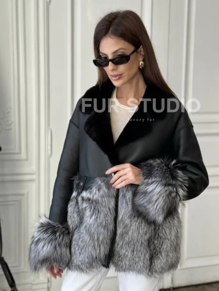 Дубленка с мехом чернобурки - цвет черный - фото 0