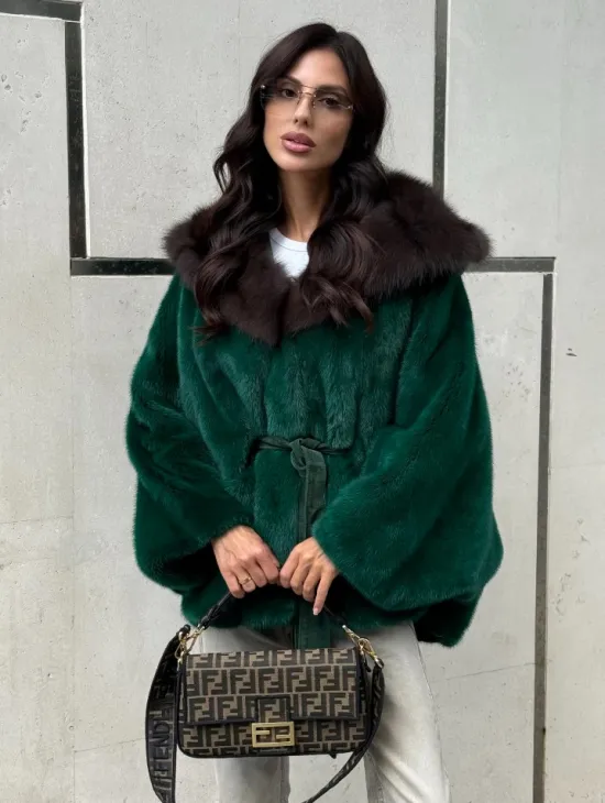 Шуба летучая мышь из норки с капюшоном из куницы - темный изумруд - фото 0