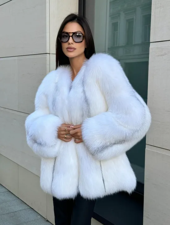Шуба из меха белой крестовой лисы Vintage style, цельные пластины - фото 0