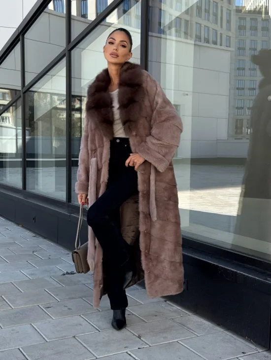 Длинная шуба из норки с воротником из меха куницы - цвет пыльная роза - фото 7