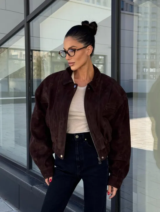 Женская короткая натуральная замшевая куртка - цвет коричневый - фото 11