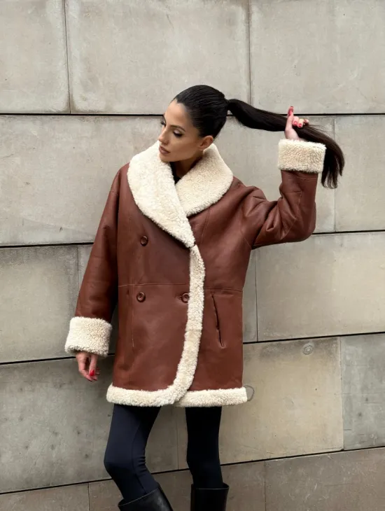 Двусторонняя женская дубленка из натуральной кожи с воротником шаль, на пуговицах - фото 15
