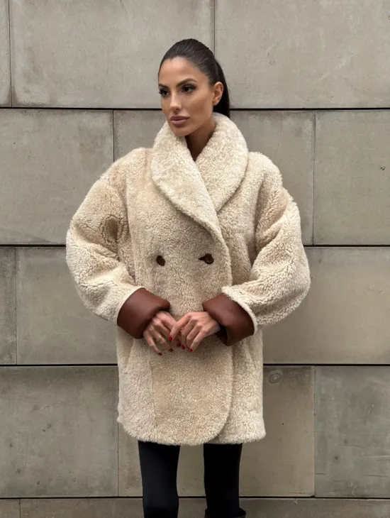 Двусторонняя женская дубленка из натуральной кожи с воротником шаль, на пуговицах - фото 1