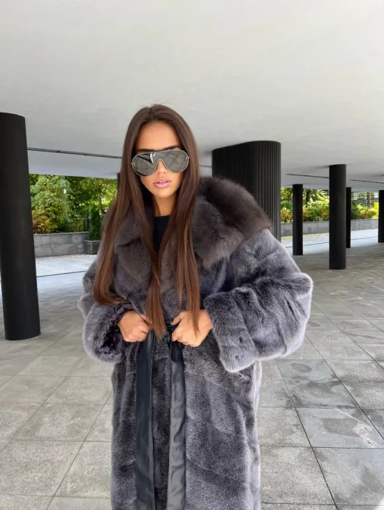 Шуба из аукционной норки с капюшоном куница цвет графит-хамелеон - фото 1