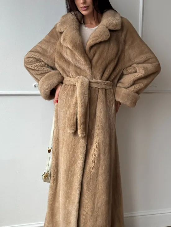 Длинная модная шуба кимоно из меха скандинавской норки со шлицей - фото 4