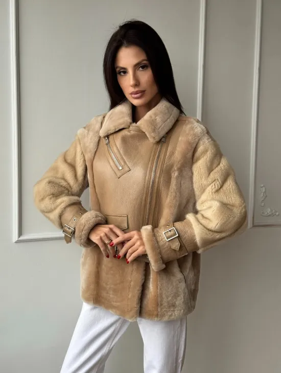 Трендовая куртка - дубленка из натурального меха мериноса и норки на рукавах - фото 11