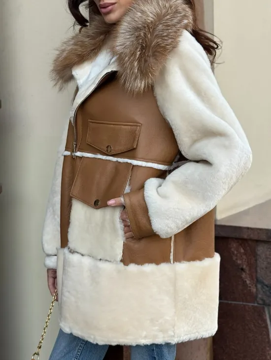 Стильная дублёнка из мериноса с воротником из меха лисы - фото 2