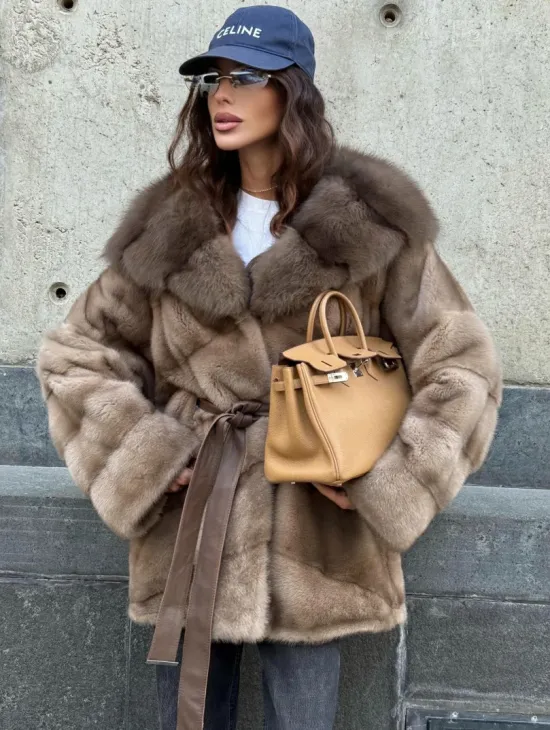 Женское зимнее норковое пончо с капюшоном куница - цвет пастель - фото 9