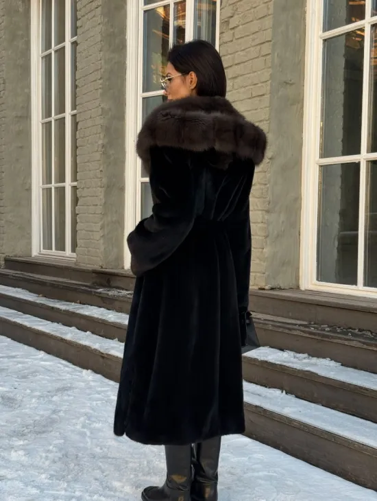 Черная шуба из плюшевой норки VELVET с капюшоном куница - фото 7