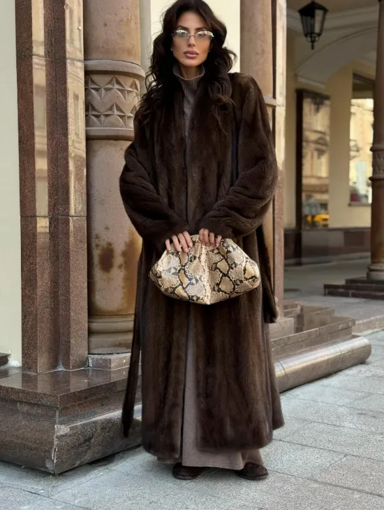 Модная длинная норковая шуба «зима 2025» из скандинавской норки - цвет орех - фото 1