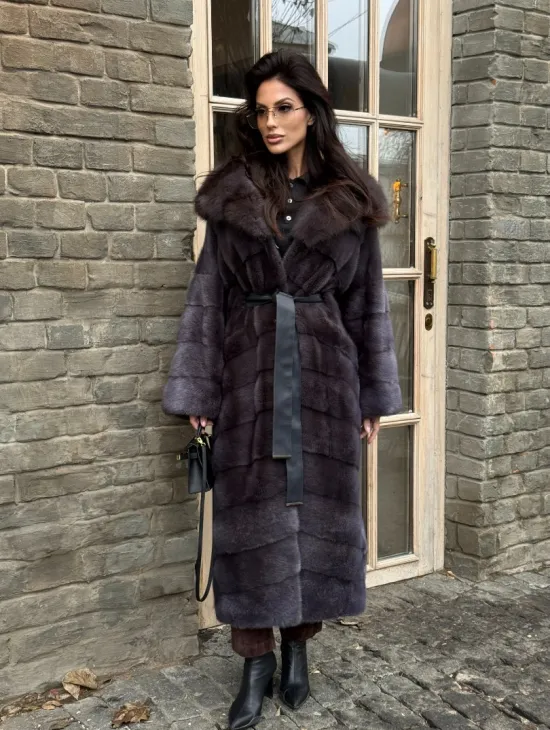 Удлиненная шуба из меха норки с капюшоном куница - фото 10