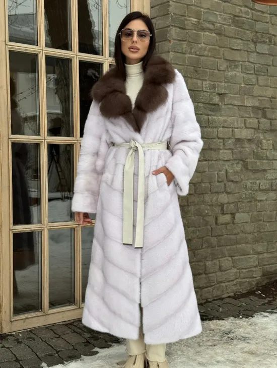 Длинная прямая норковая шуба с воротником из меха куницы цвет паломино - фото 6