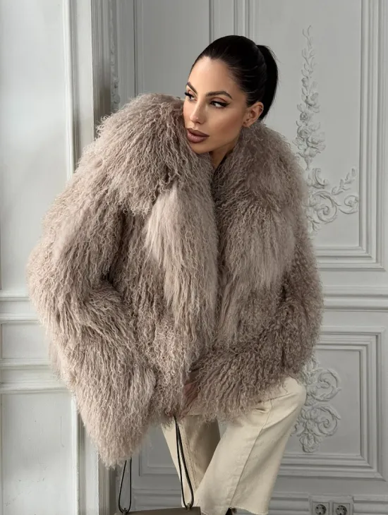 Шуба из меха ламы «Пломбир» с английским воротником - фото 0