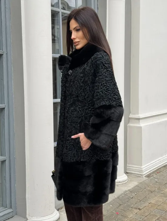 Черная шуба из меха каракульчи с отделкой из меха норки - фото 7