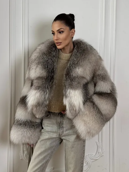 Женская короткая меховая куртка - шуба из натурального лисьего меха - фото 6