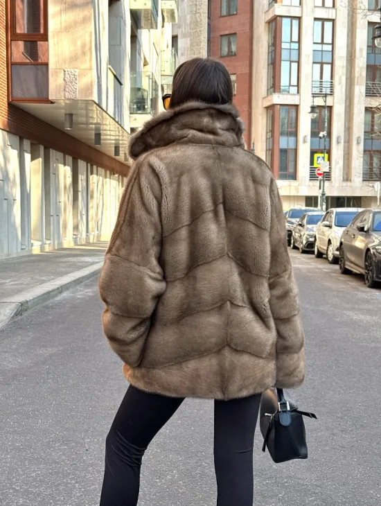 Норковый полушубок в натуральном цвете пастель с английским воротником из куницы - фото 7