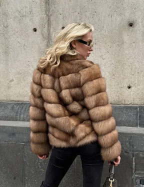 Полушубок из куницы с V-образным воротником - фото 8