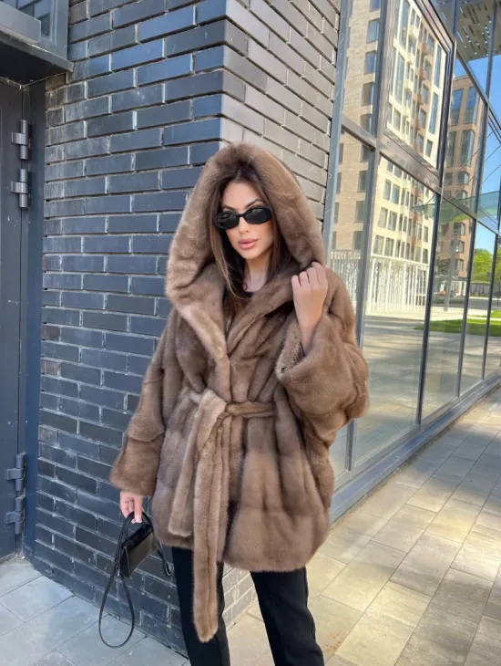 Норковое пончо с капюшоном в цвете пастель - фото 4