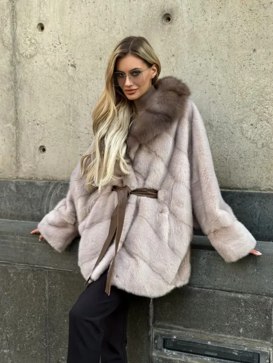 Шуба норковая летучая мышь с воротником куницы - фото 11