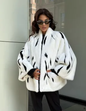 Белый норковый полушубок с рисунком - фото 9