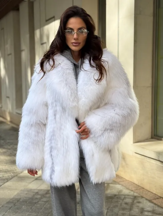 Шуба из белой арктической лисы - фото 2