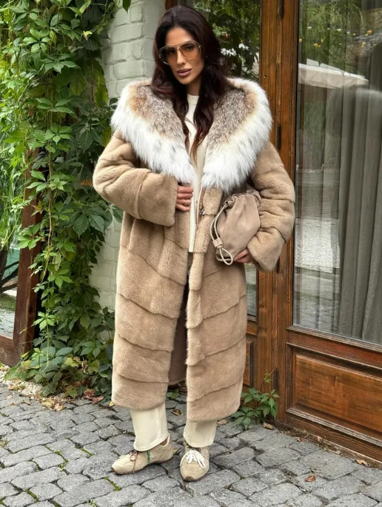 Бежевая норковая шуба с капюшоном рысь - фото 0