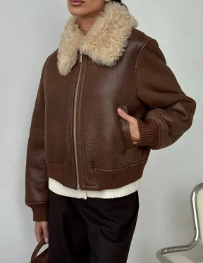 Короткая дубленка - женская - фото 3