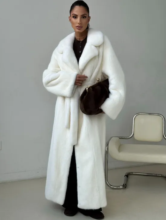Белая длинная норковая шуба - фото 0
