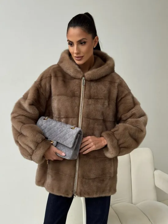 Бежевая норковая куртка с капюшоном - фото 8
