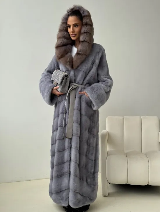 Голубая норковая шуба с капюшоном куницы - фото 9