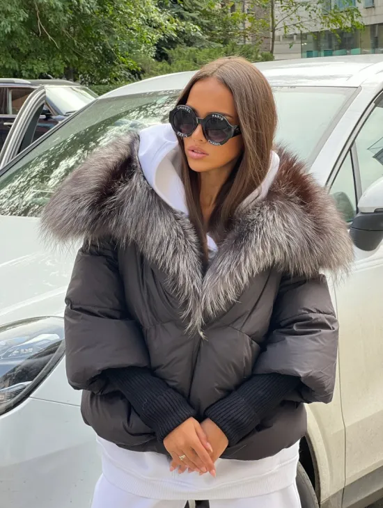 Пуховик с воротником из чернобурой лисы - фото 0