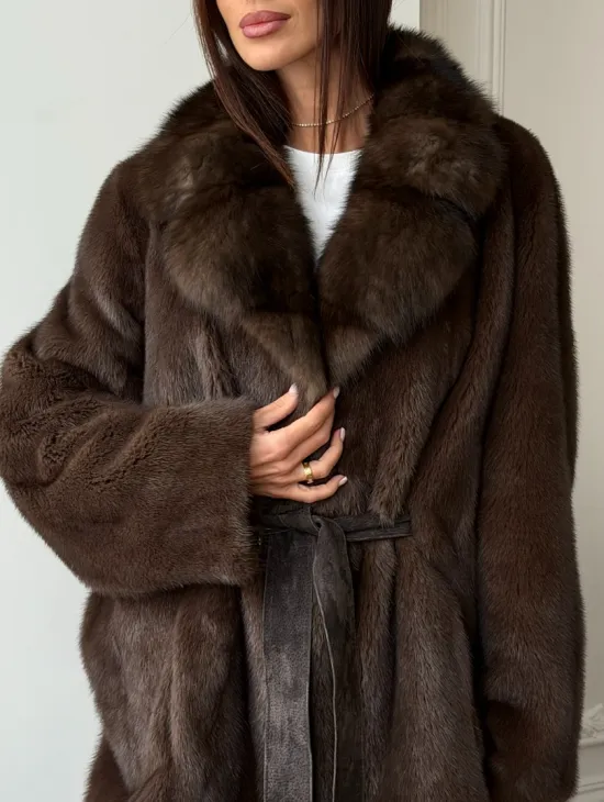 Полушубок норковый летучая мышь с воротником куницы - фото 1
