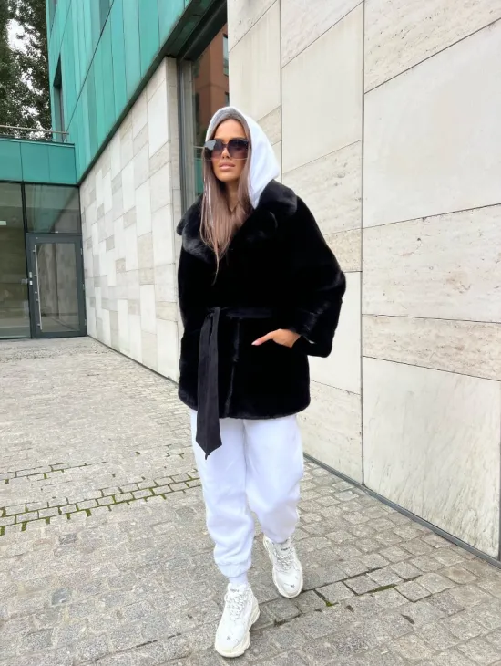 Черная короткая шуба из плюшевой норки Velvet с английским воротником - фото 5