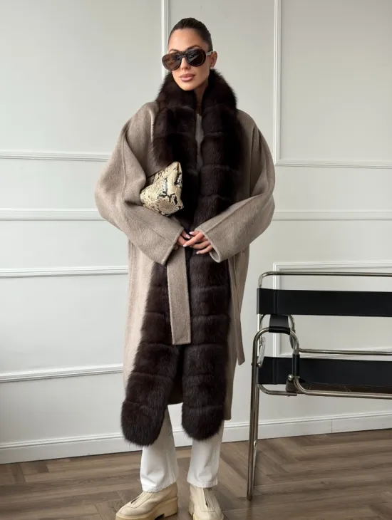 Длинное пальто с мехом финского песца - фото 10