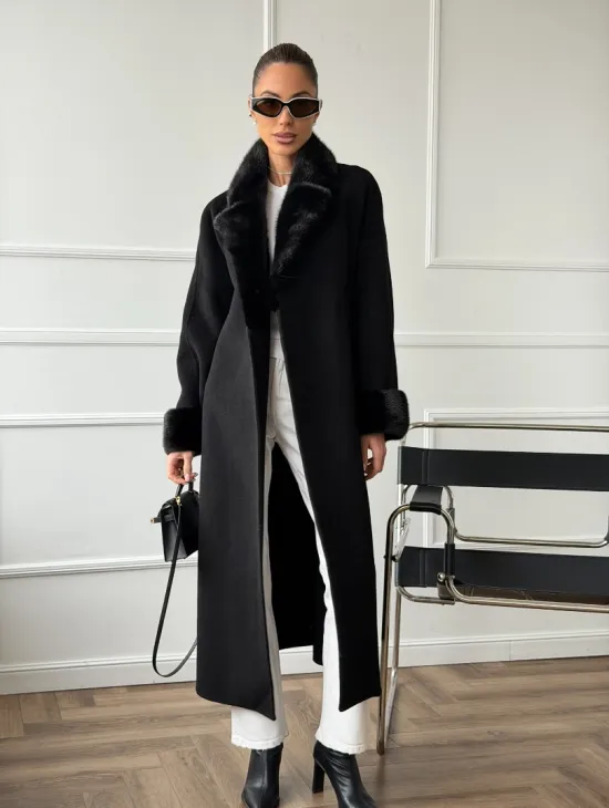 Черное пальто с мехом норки - фото 11