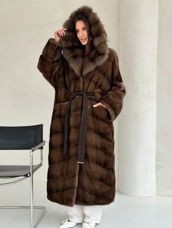 Норковая шуба цвета «орех» с капюшоном из куницы - фото 6