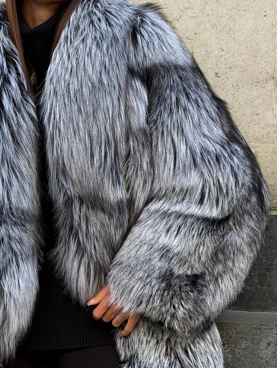 Женская шуба из чернобурки - фото 1