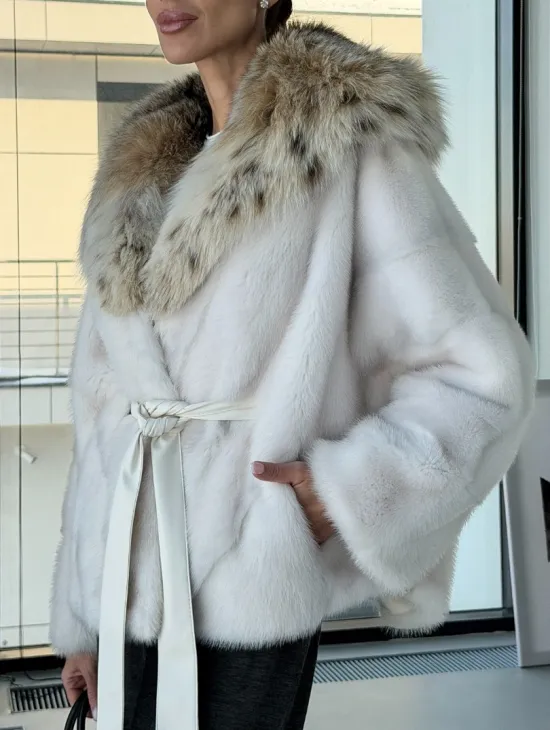 Белое норковое пончо-шуба с капюшоном из рыси - фото 3