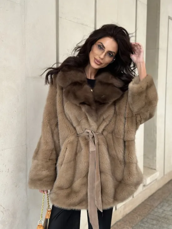 Короткая шуба из меха норки с воротником куница - цвет пастель - фото 1