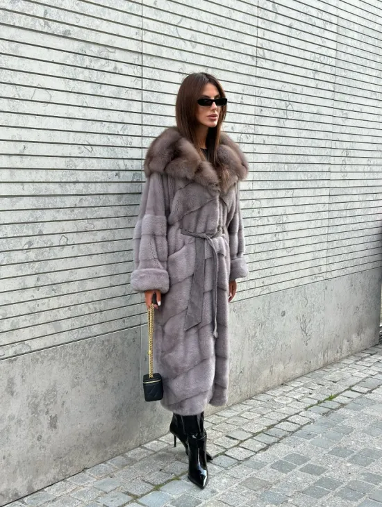 Изысканная норковая шуба с капюшоном из меха куницы - фото 5