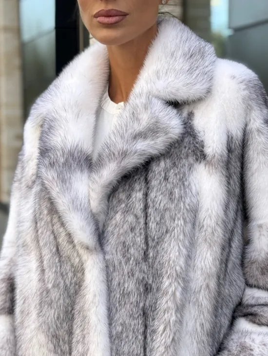 Белая норковая куртка автоледи английский воротник - фото 1