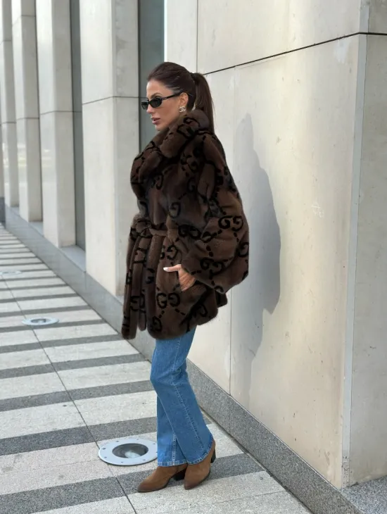 Шуба летучая мышь плюшевая норка VELVET - цвет орех - фото 7