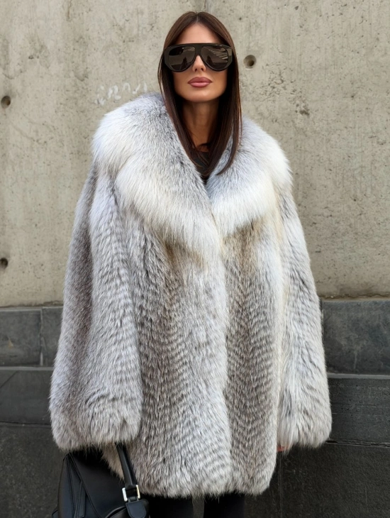 Шуба из меха белой лисы - фото 6