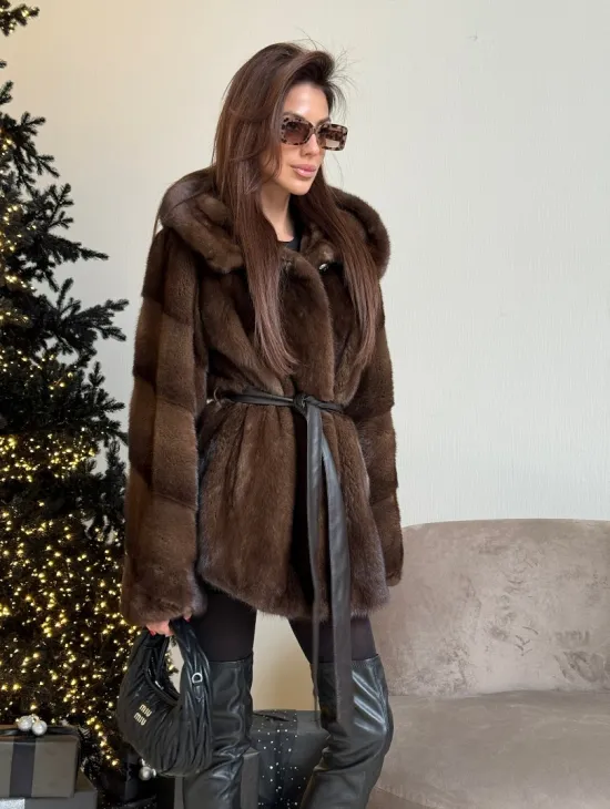 Норковый жакет с капюшоном, роспуск в цвете орех - фото 3