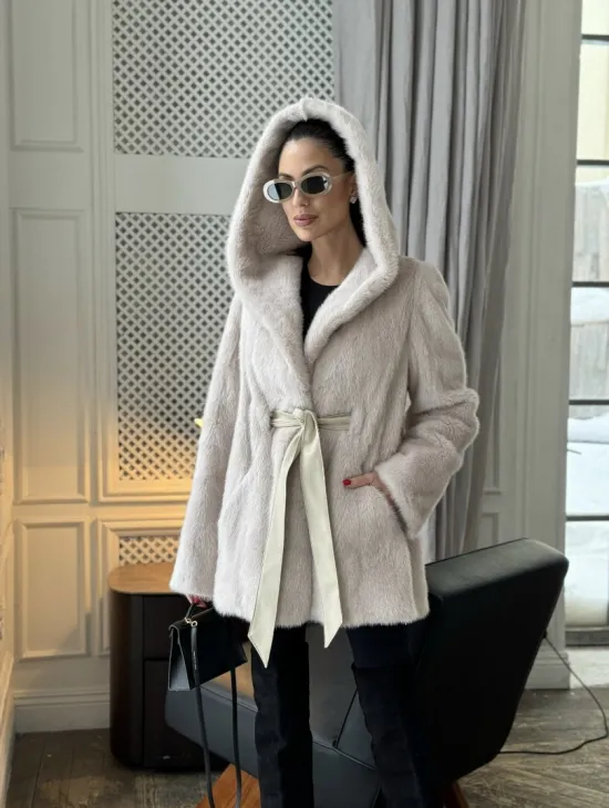 Норковая шуба с капюшоном под пояс - цвет пудра - фото 7